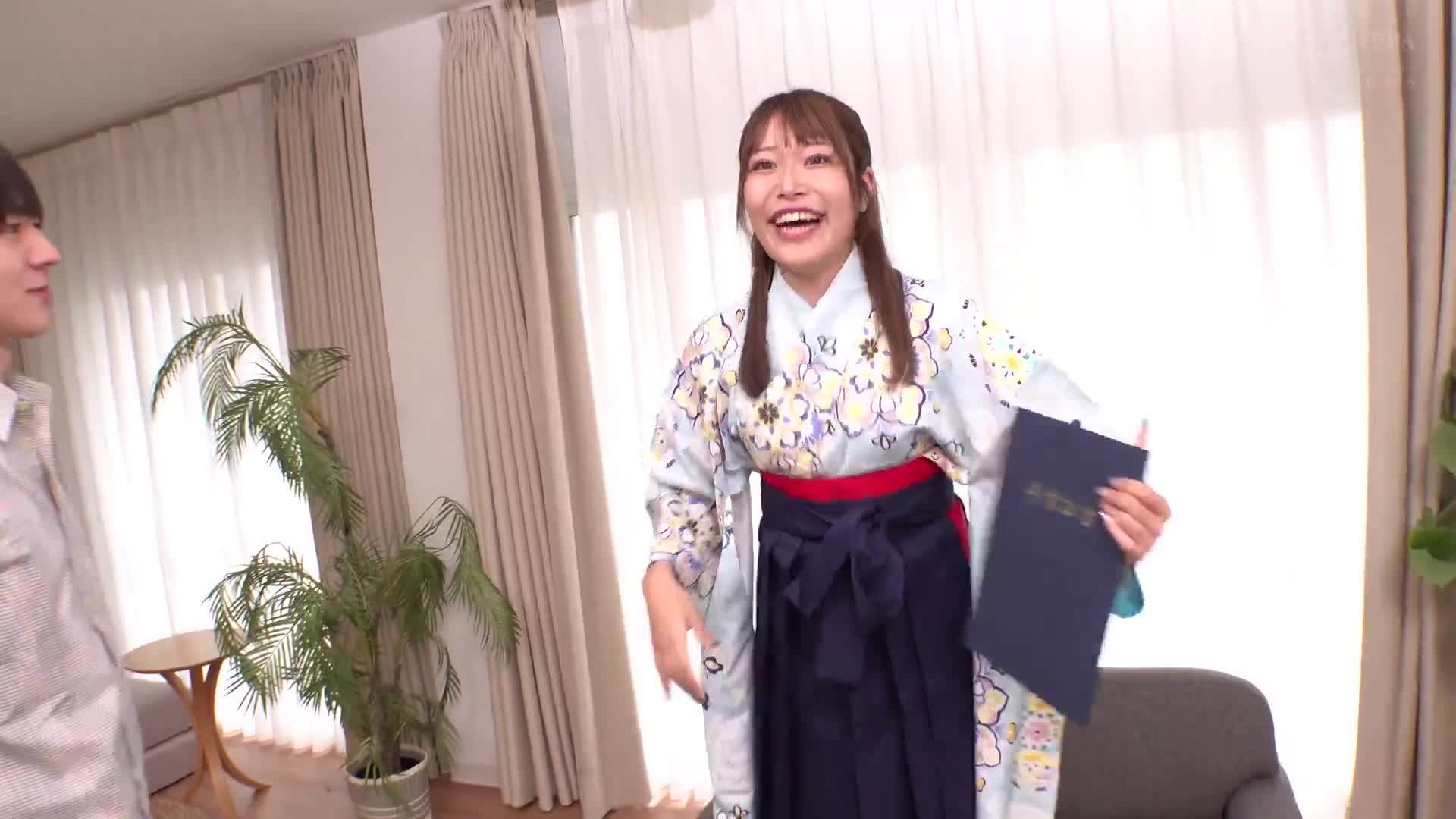 袴裝畢業生限定特輯！剛參加大學畢業典禮的素人女大生和大雞巴男挑戰「素股按摩」！陌生男女會因快樂而緊密結合，甚至在當場中出嗎？ - AV大平台 - 中文字幕，成人影片，AV，國產，線上看