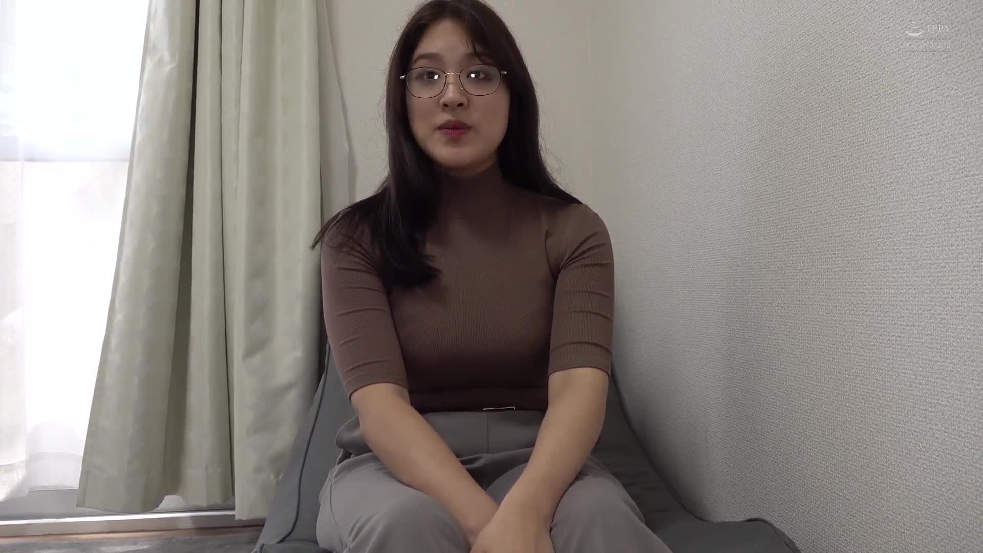 型格的巨乳美容師...內心其實是超級宅女，被性感按摩和強力陽具徹底搞到半哭... - AV大平台 - 中文字幕，成人影片，AV，國產，線上看