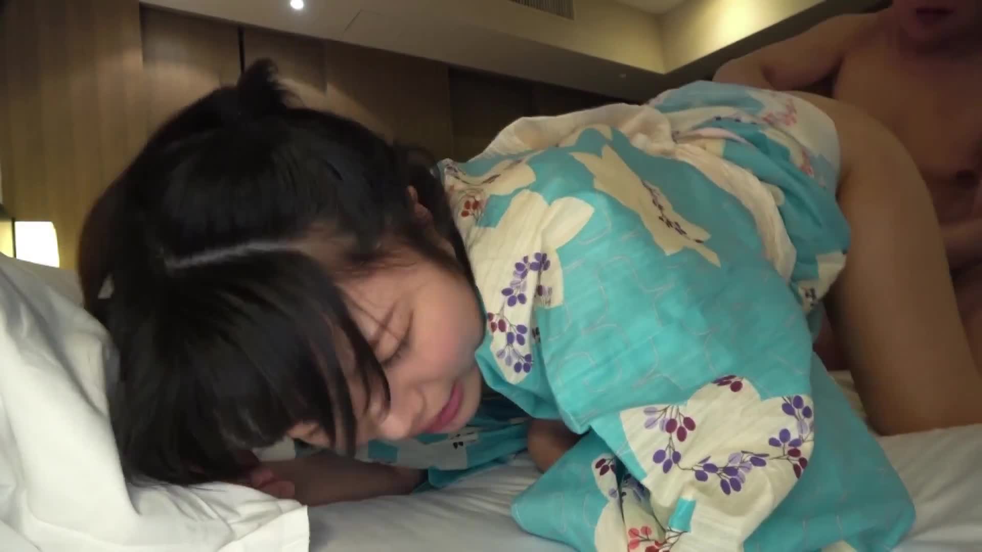 嘆悲中的和服美少女 被變態叔叔搞得高潮连连 - AV大平台 - 中文字幕，成人影片，AV，國產，線上看