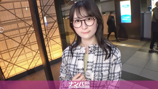 200GANA-3242「真的軟派，初次拍攝。2191 用草莓引誘，戴眼鏡、膚色較白的認真系素人被搭訕！外表不符合，卻有著外遇經驗！褲子下面是滿滿的粗毛直到肛門！因為很認真，當被要求時甚至會搖蕩到肛門都毫不避忌地舔！最後，把我的奶汁拿來對著臉賜福給她哈哈哈」。 - AV大平台 - 中文字幕，成人影片，AV，國產，線上看